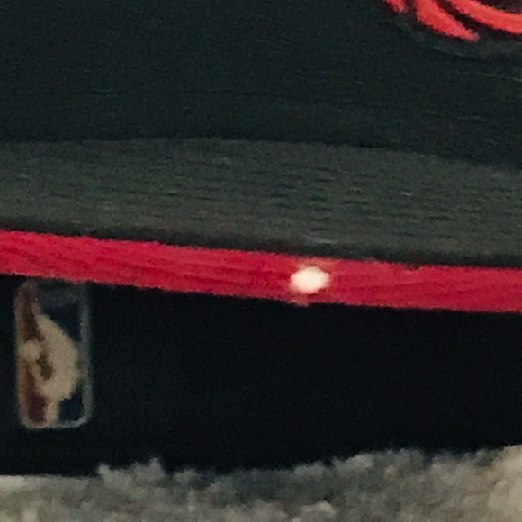 New Era's NBA Miami Heat Fitted Size 7 Black and Maroon Basketball Wool Cap - Picture 16 of 16